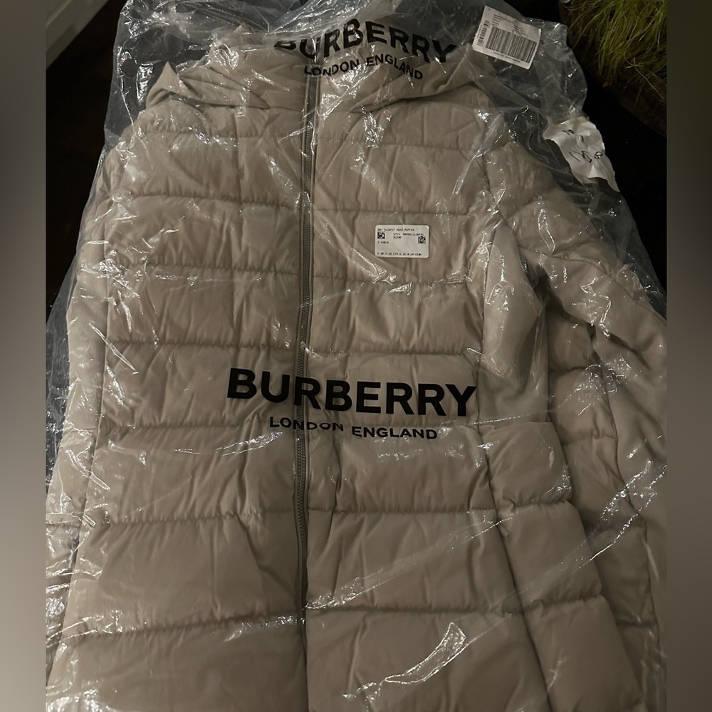 NEW..Burberry slim fit puffer coat NEW - Picture 8 of 10